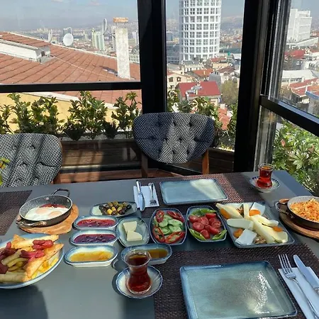 The Life & Szálloda