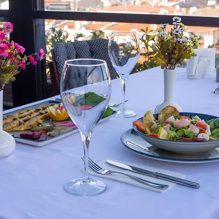 Szálloda The Life & 3*