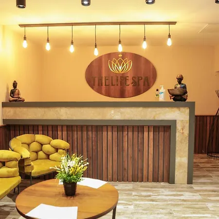 Szálloda The Life & Ankara