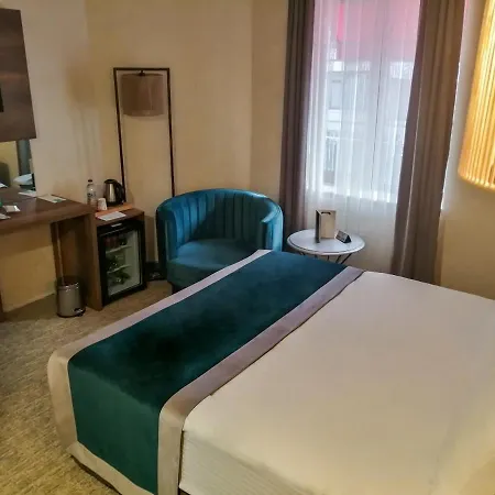 Hotell The Life & 3*