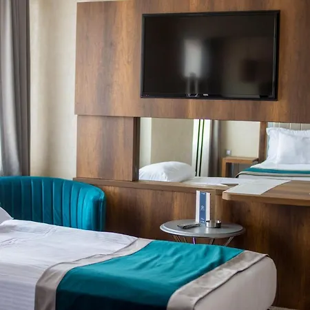 The Life & Hotell