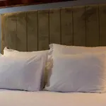 Hotel The Life &