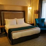 Hotel The Life &