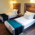 Hotel The Life &