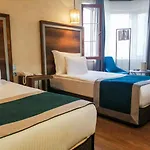 The Life & Hotel 3*