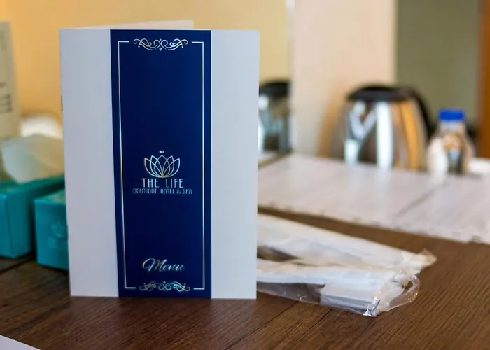 فندق The Life & 3*