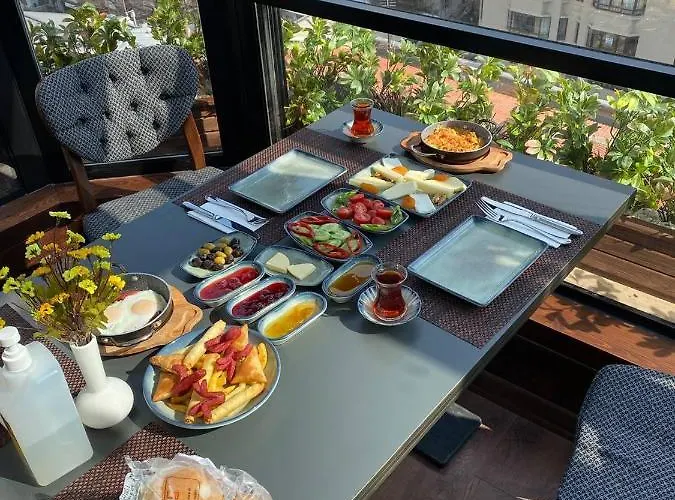 فندق The Life & 3*