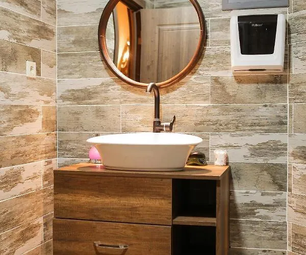 فندق The Life & 3*