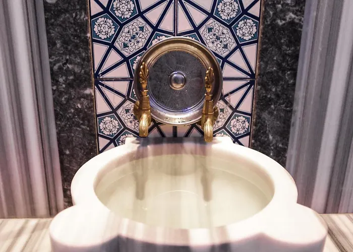 فندق The Life & 3*